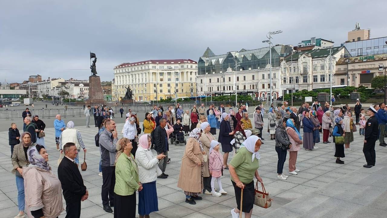 Великое освящение Спасо-Преображенского собора собрало уйму верующих во Владивостоке1