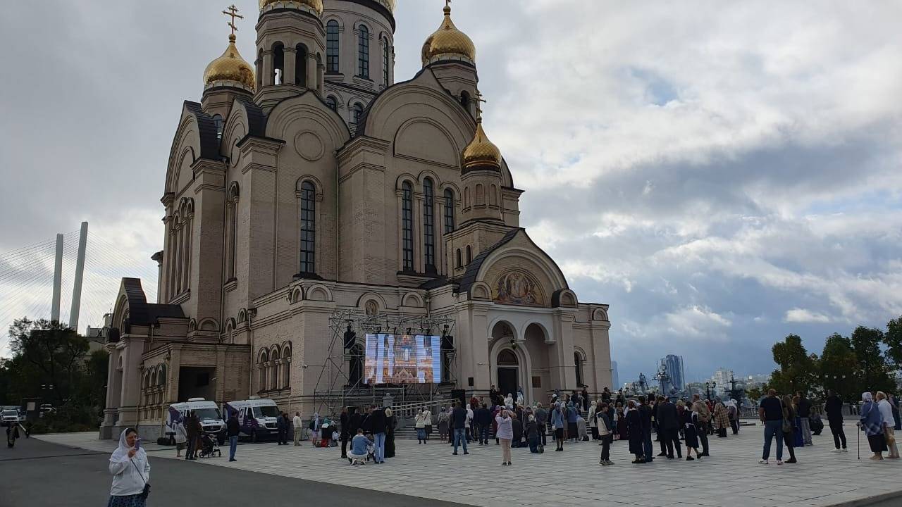 Великое освящение Спасо-Преображенского собора собрало уйму верующих во Владивостоке2