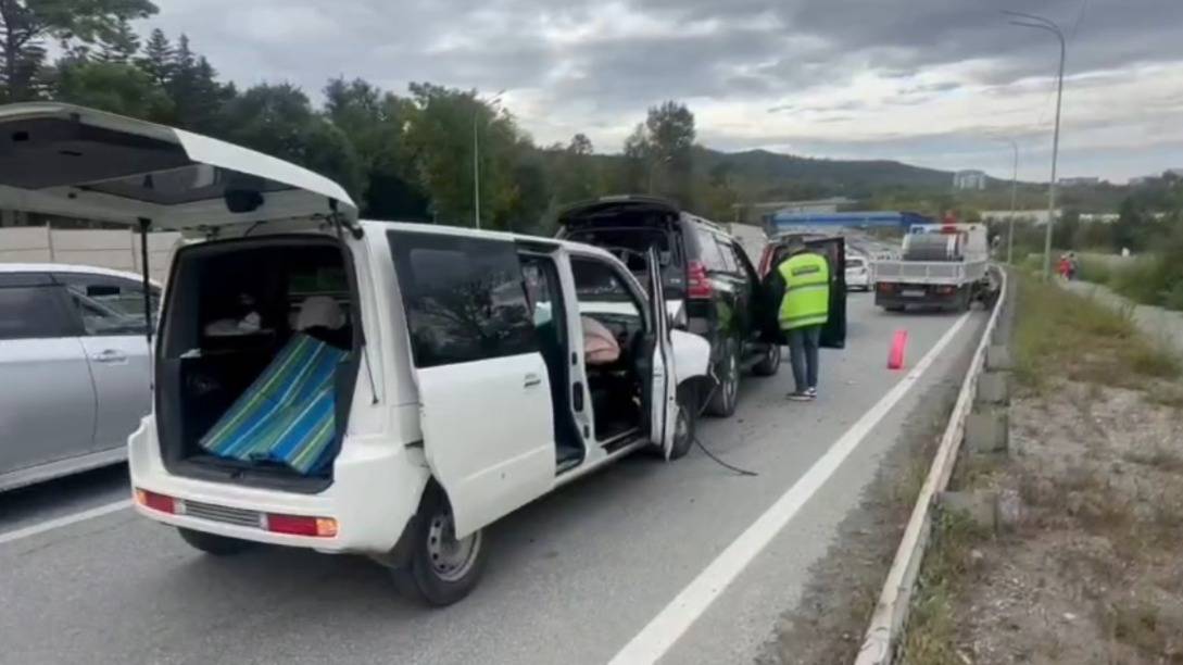 Зажали «Прадик»: массовое ДТП произошло во Владивостоке — фото0