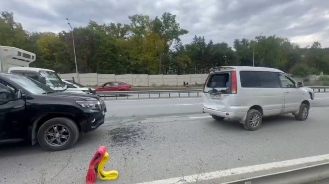 Зажали «Прадик»: массовое ДТП произошло во Владивостоке — фото2