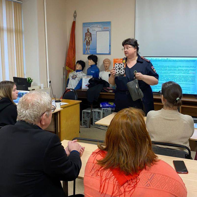 В городе Комсомольск-на-Амуре сотрудники Госавтоинспекции провели встречу с будущими водителями