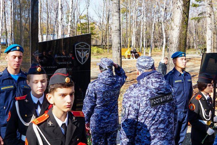 Памятник погибшим бойцам ОМОН «Ураган» открыли в Комсомольске-на-Амуре