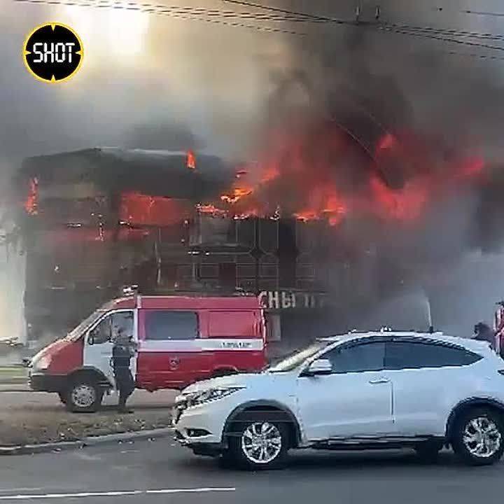 Крупный пожар в Хабаровске — загорелся краевой музыкальный театр на улице Карла Маркса