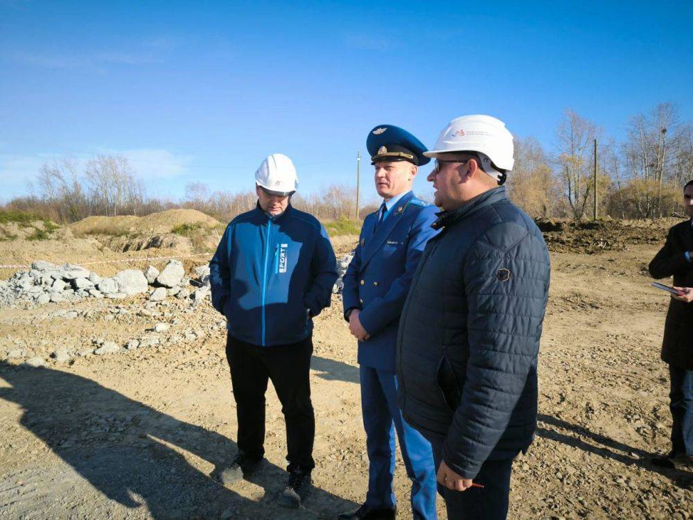 Прокурор г. Комсомольска-на-Амуре Андрей Ольгин проинспектировал ход строительства объекта, возводимого на площадке «Байкал» ТОР «Хабаровск»