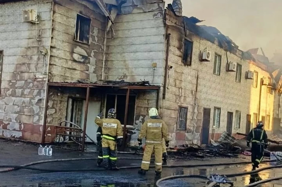 В Хабаровске произошёл мощный пожар в гостинице, трое туристов в больнице0