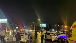 Автомобиль слетел с дороги и вспыхнул в Приморье — видео1