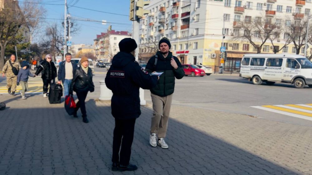 Сегодня сотрудники Госавтоинспекции города Хабаровска провели профилактическую акцию с пешеходами