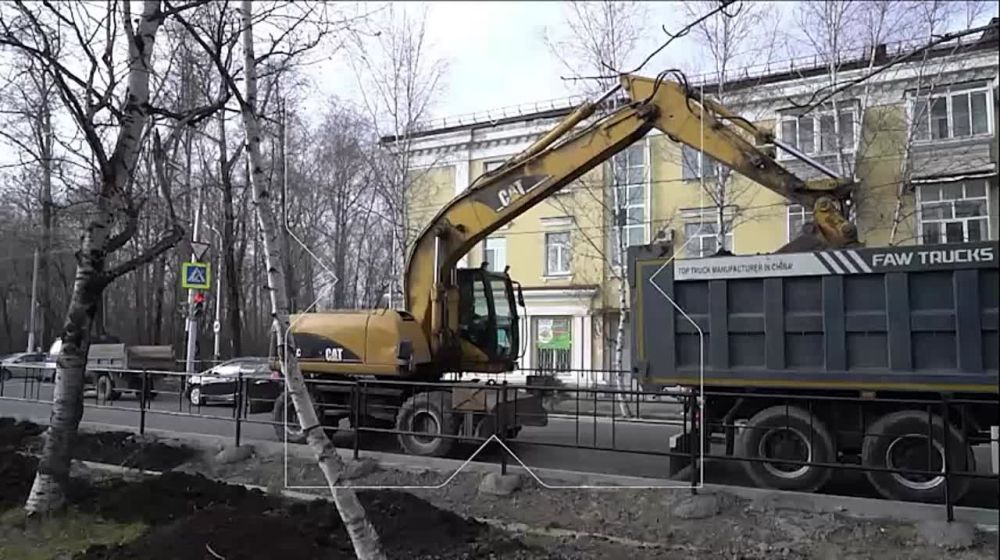 Жители города жаловались на плачевное состояние дорог в посёлке Горького, и по поручению главы региона Дмитрия Демешина этим летом их начали приводить в порядок