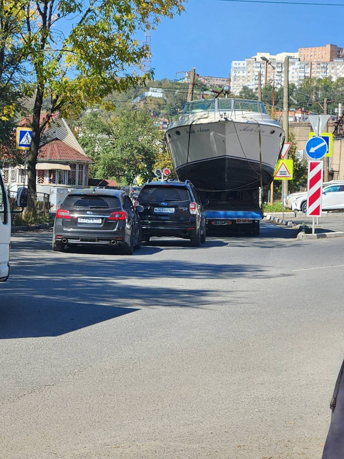 Даже катера стоят в пробках во Владивостоке — фото0