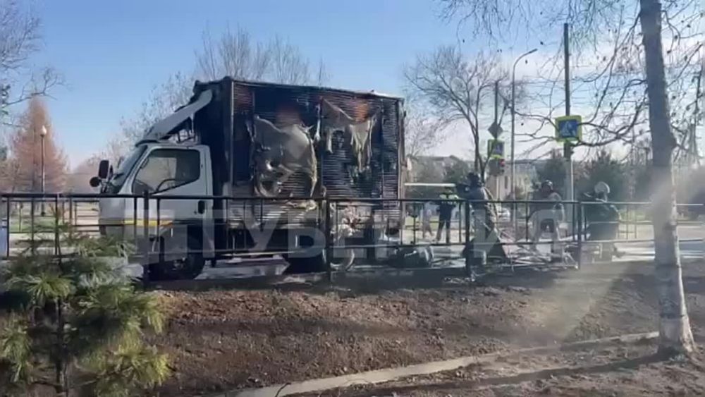 Грузовик загорелся сегодня в поселке имени Горького Сегодня около 12:30 на улице Энтузиастов в поселке имени Горького...