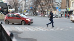 Две легковушки поставили «колом» центральную улицу Владивостока — видео0