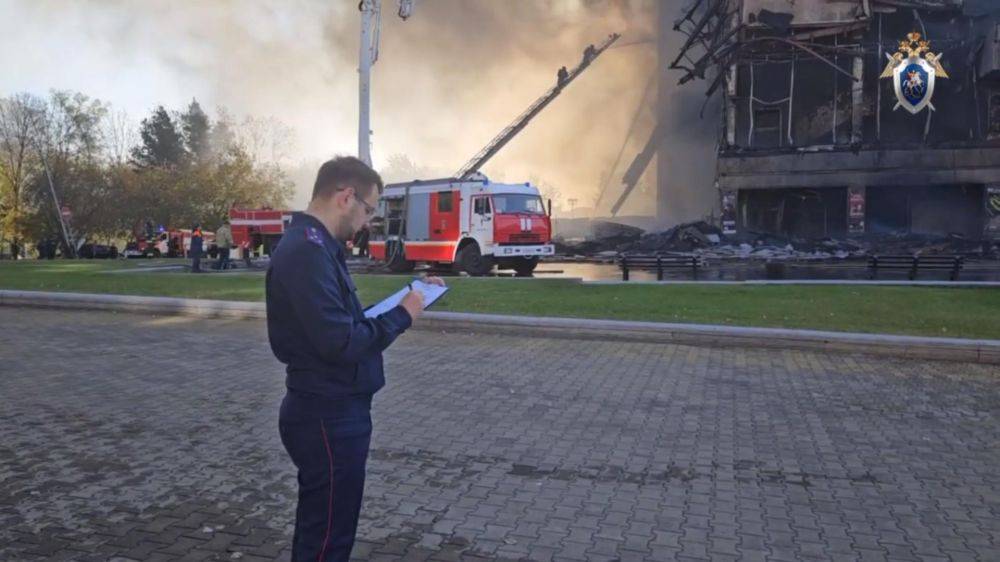 Из-за пожара в хабаровском музтеатре задержаны рабочие, выполнявшие ремонт крыши