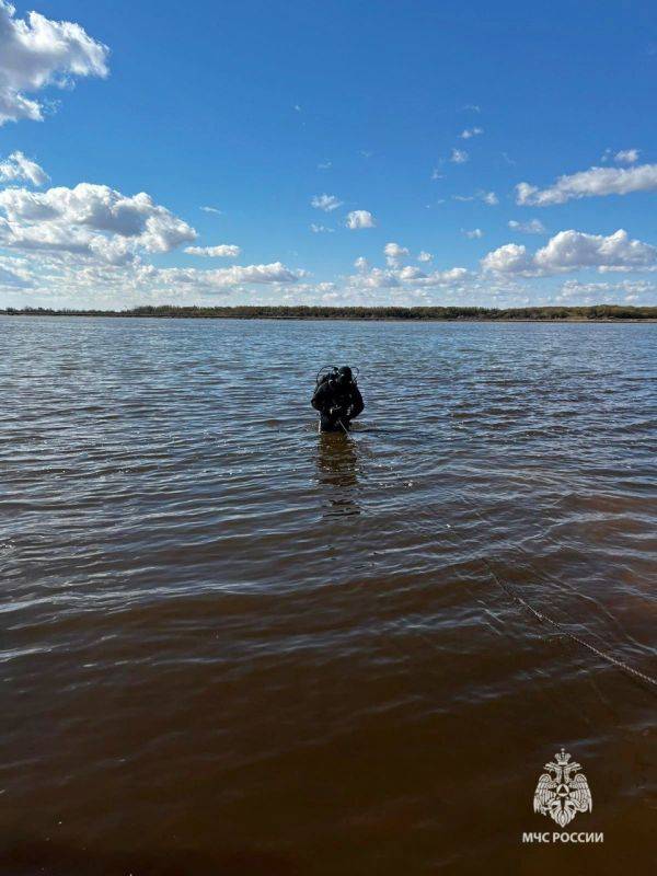 Под водой ничего.... В районе им. Лазо хабаровские спасатели МЧС России проводили поисковые работы на реке Уссури в районе...