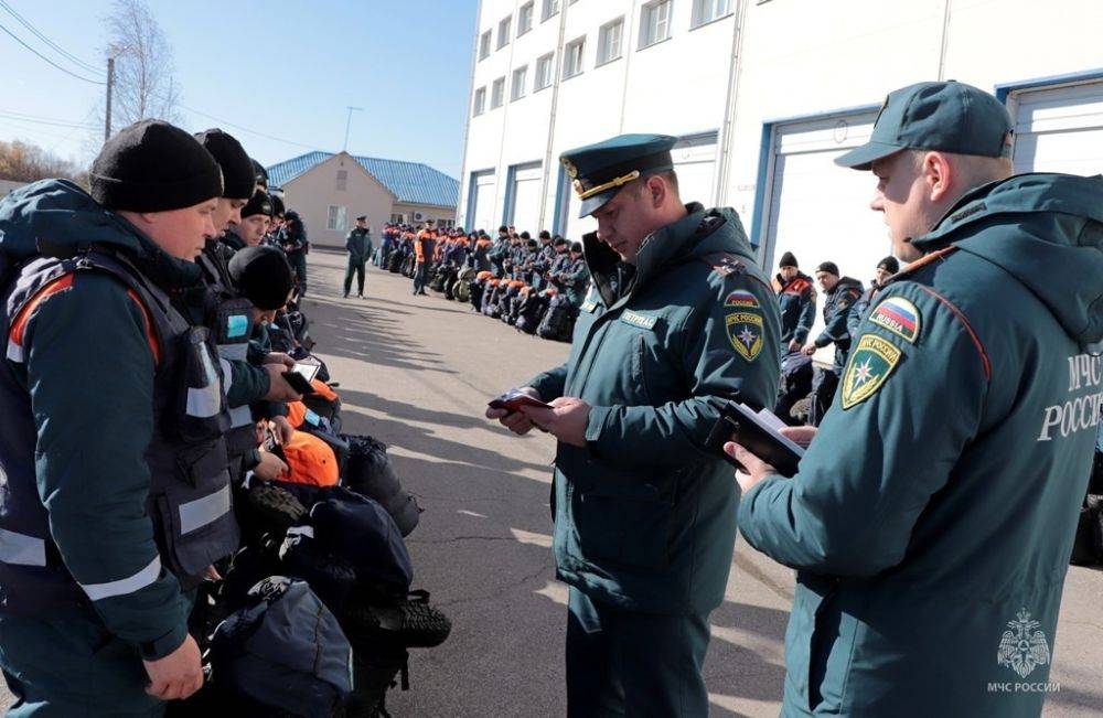 В Хабаровске прошел смотр готовности аэромобильной группировки МЧС России