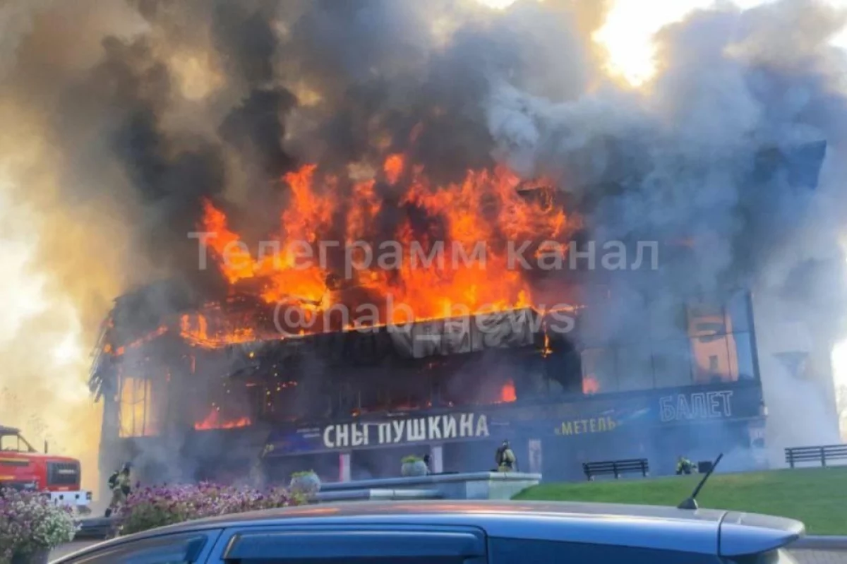 В Хабаровске начался пожар в музыкальном театре0