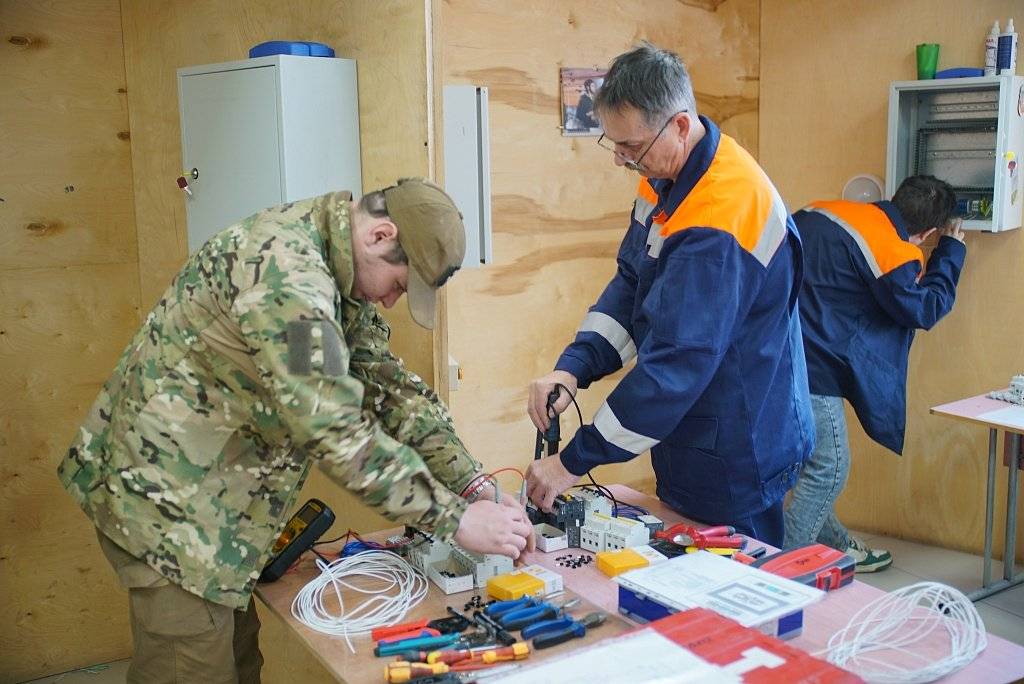 Лучших электромонтеров выбрали в Хабаровске6