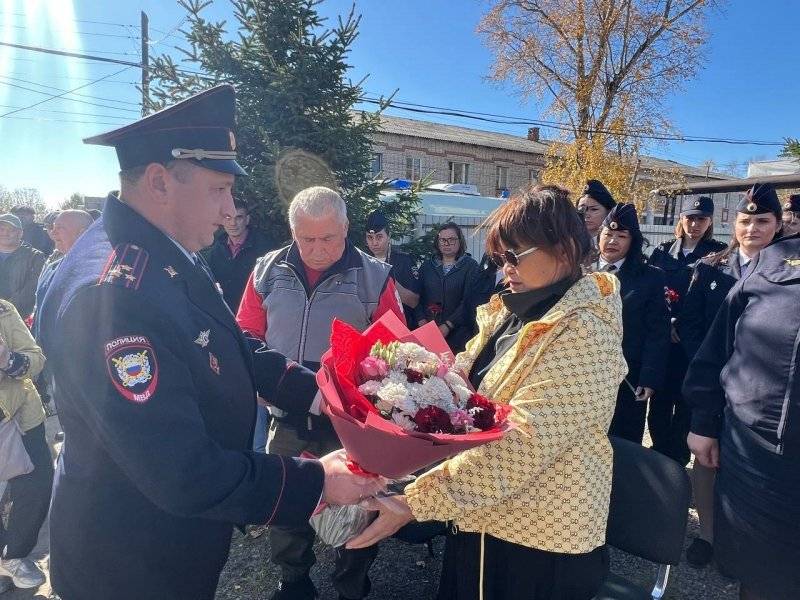 Мемориальную доску в честь погибшего в зоне СВО майора полиции открыли в Хабаровском крае1