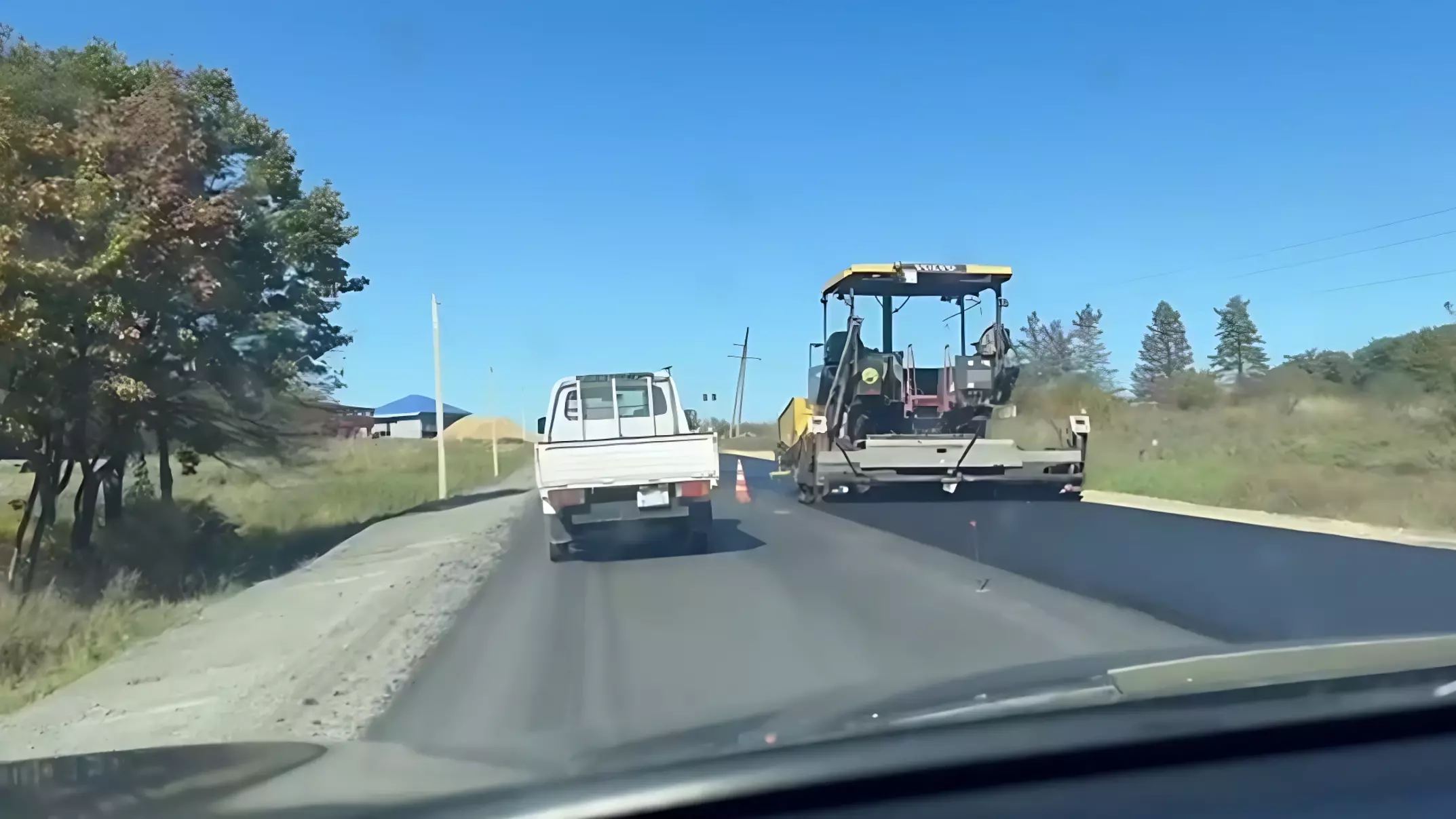 На трассе в Приморье жуткие пробки, но многие водители рады — причина на видео0