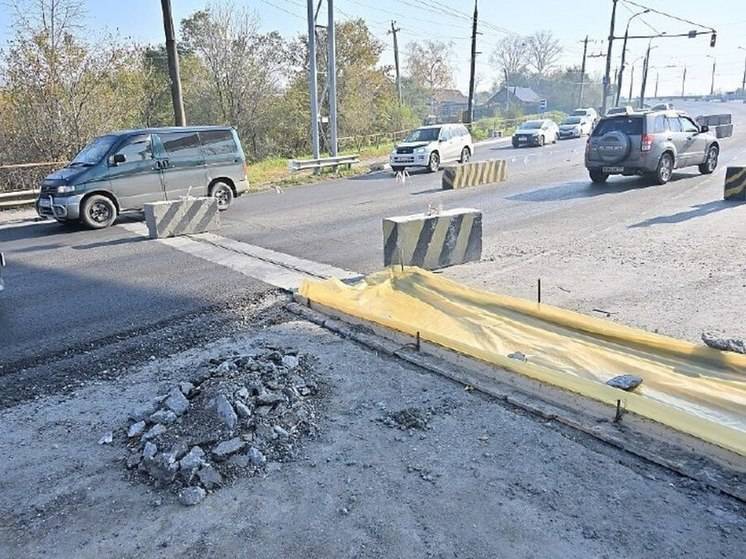 Новый бетон и износостойкий асфальт укладывают на развязке в Хабаровске