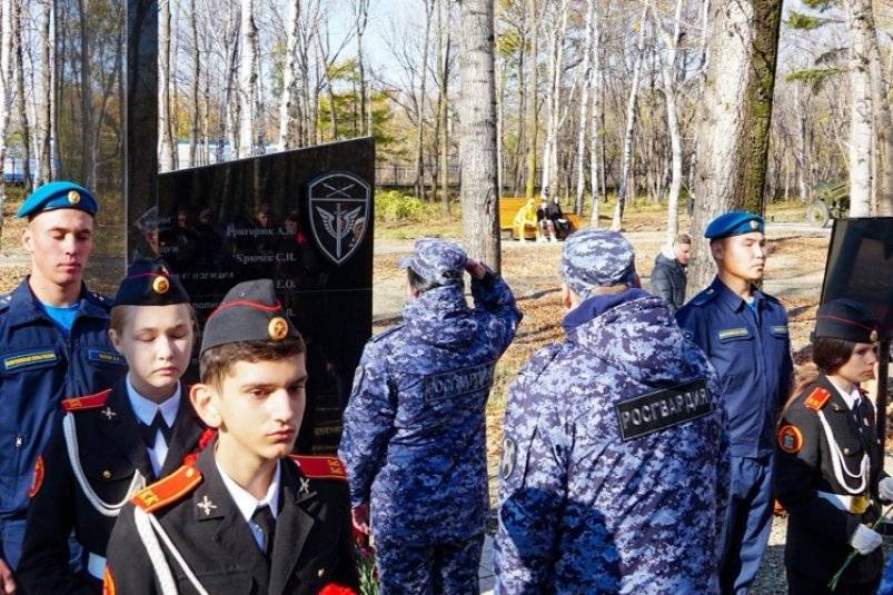 Памятник погибшим бойцам ОМОН &quotУраган&quot открыли в Комсомольске-на-Амуре Пресс-служба Управления Федеральной службы войск национальной гвардии Российской Федерации по Хабаровскому краю