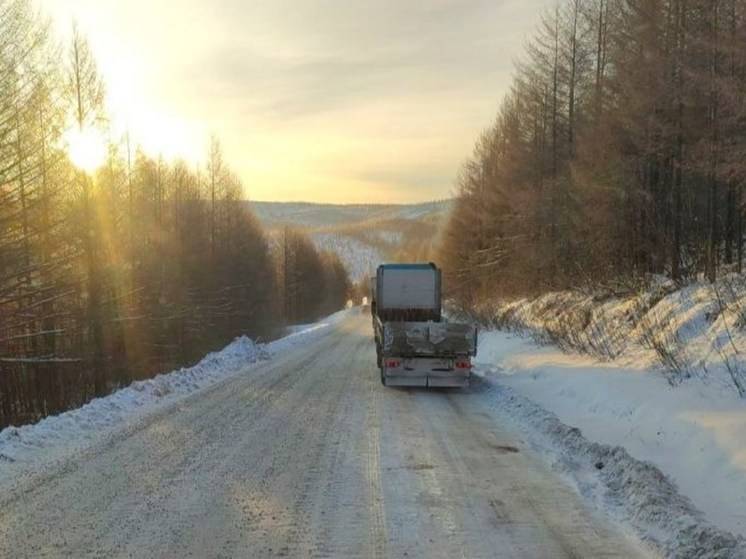 Пробка из фур образовалась на автодороге «Лена» между Якутией и Приамурьем