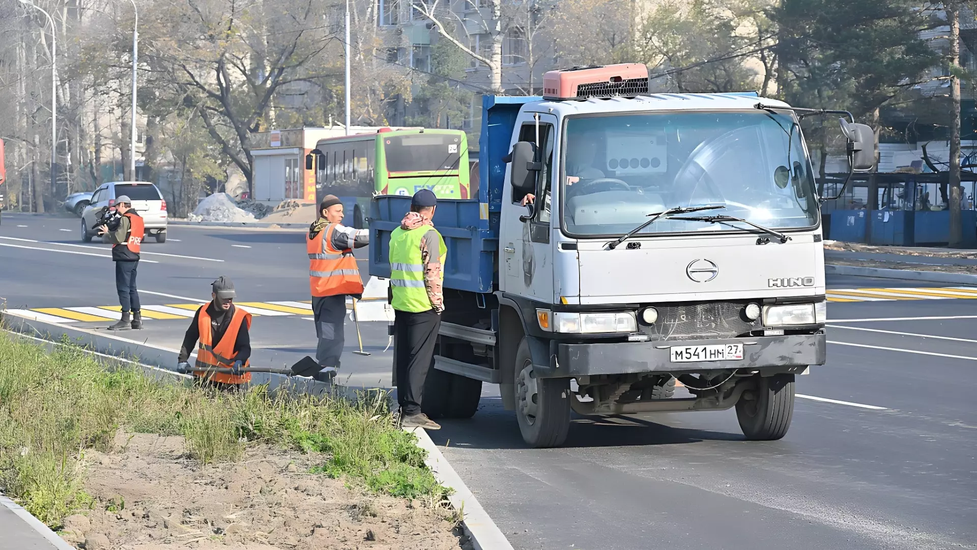 Проспект 60-летия Октября в Хабаровске разбили крупнотоннажные грузовики из Приморья0