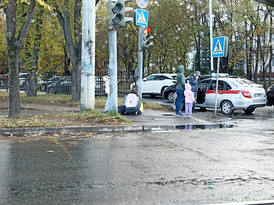 Упал и не смог подняться: мужчине стало плохо на дороге0