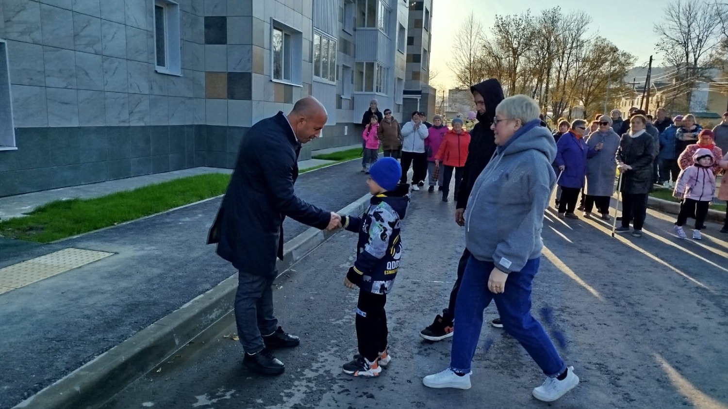 В добрый путь: жители Углезаводска стали новоселами, получив ключи от новых квартир1