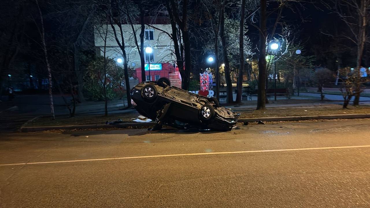 Водитель без прав учинил смертельное ДТП с опрокидыванием авто в Приморье — фото0