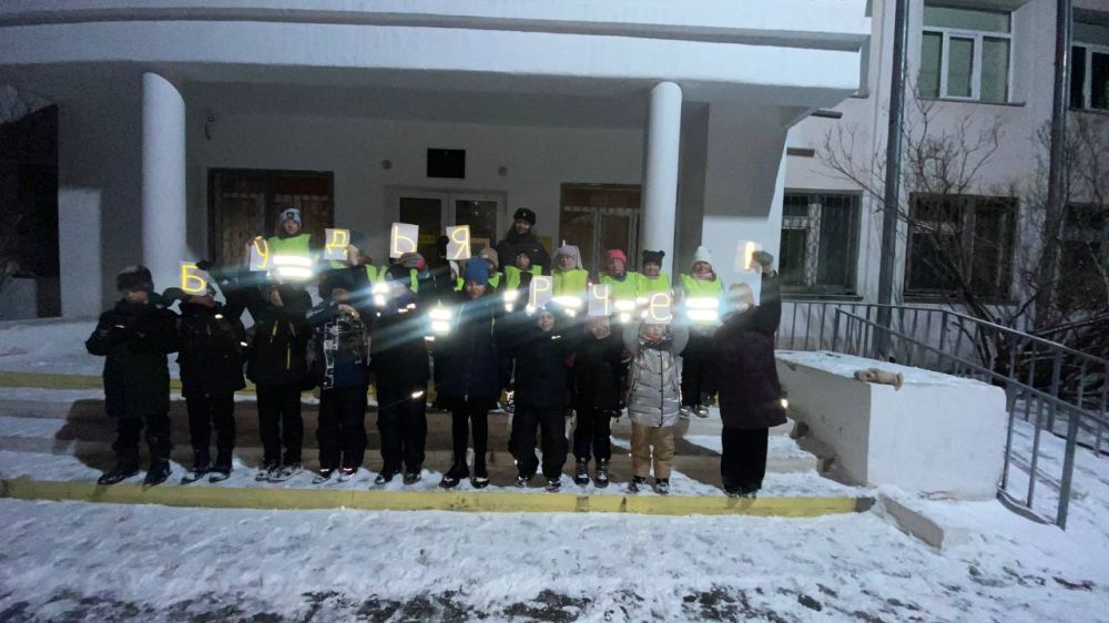 В рамках ОПМ «Школа»Госавтоинспекция города Хабаровска провела профилактическое мероприятие «БУДЬ ЯРЧЕ!» с учениками МАОУ СОШ N 1