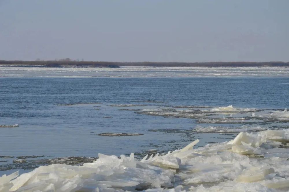 На Амуре у Хабаровска начался ледоход