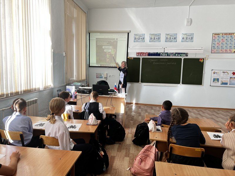 В Вяземском районе сотрудники Госавтоинспекции провели профилактическое мероприятие «Заметный я, заметна вся моя семья»