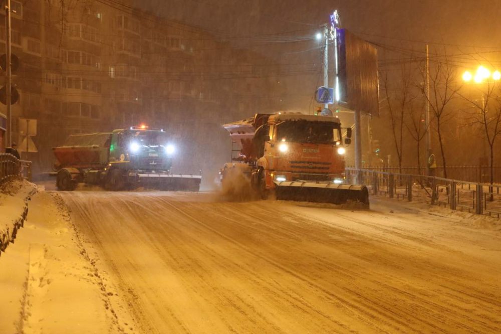 79 единиц спецтехники работали на улицах города в минувшие сутки