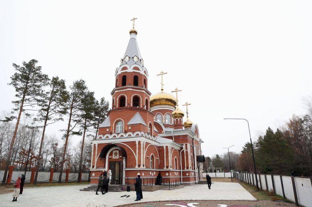 В Хабаровске освятили храм святых Царственных страстотерпцев