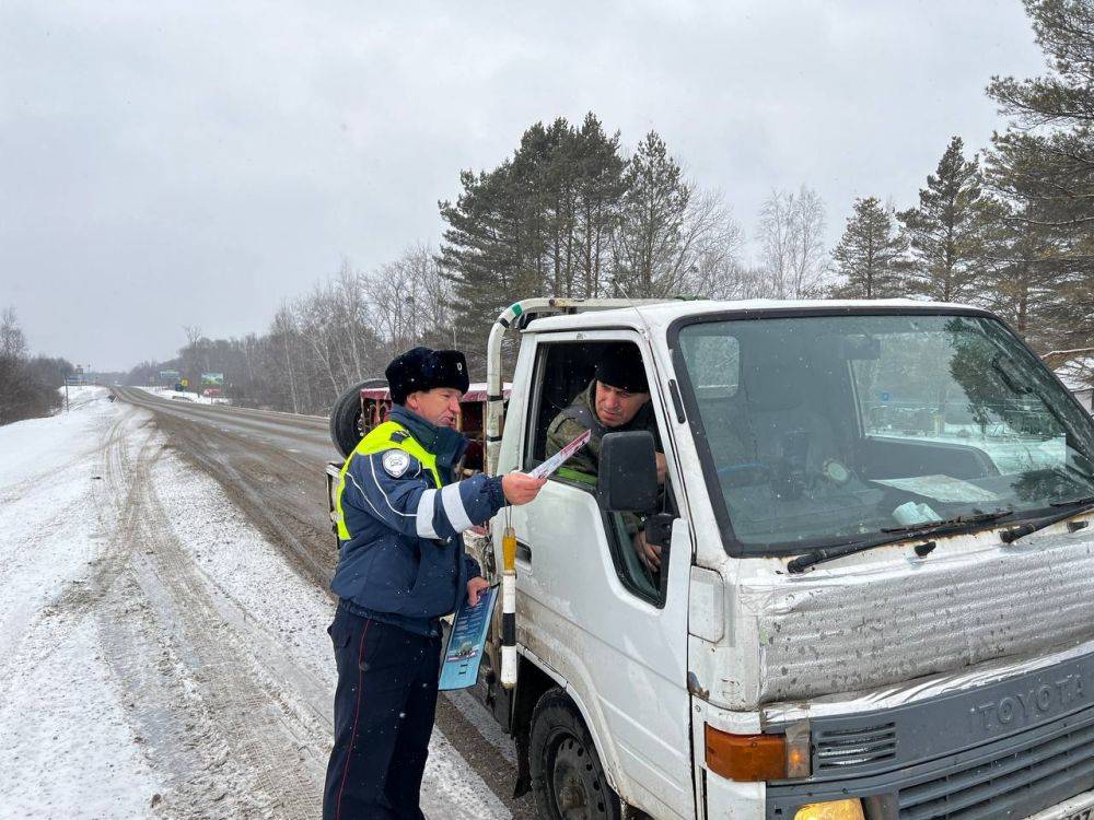 В целях предупреждения дорожно-транспортных происшествий сотрудники Госавтоинспекции Вяземского района провели профилактическое мероприятие «Вместе за безопасность!»