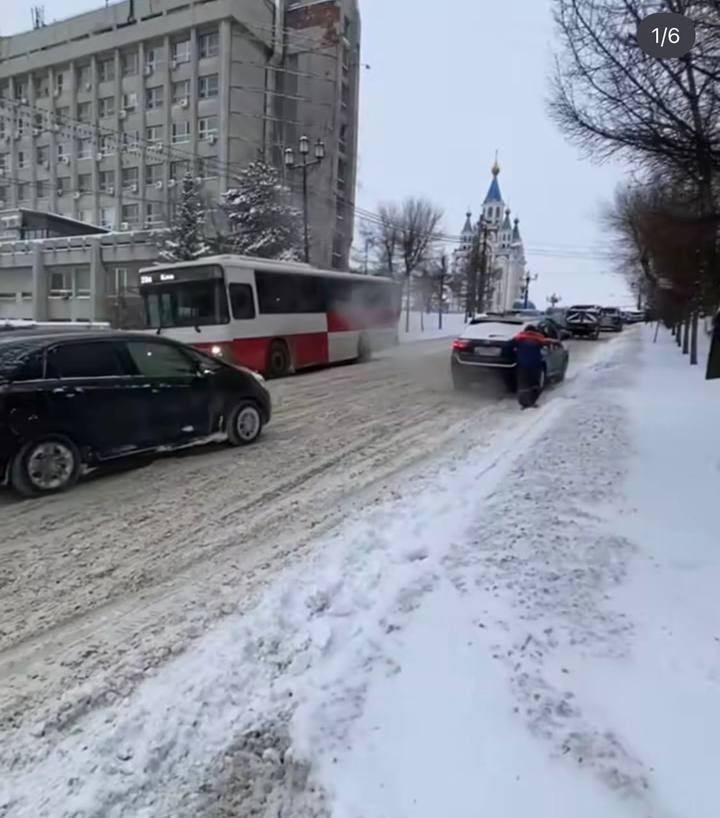 «Безобразие какое!»: нечищеный снег доводит хабаровчан до нервного срыва2