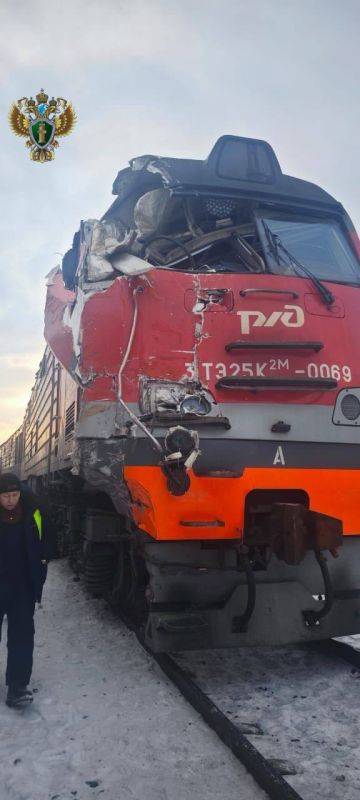 Поезд столкнулся с выправочно-подбивочной машиной в Хабаровском крае