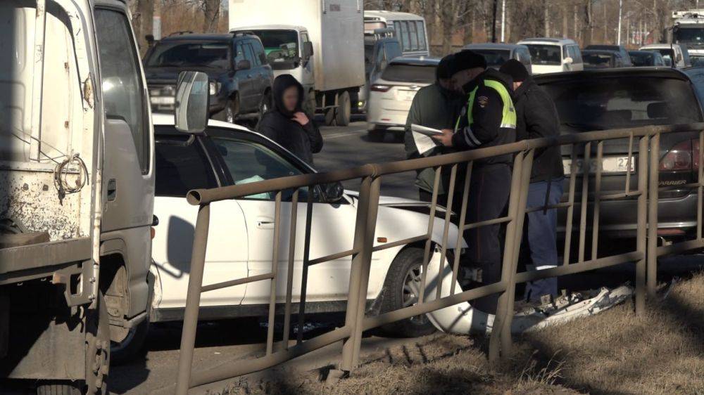 Многокилометровая пробка образовалась в Хабаровске из-за ДТП