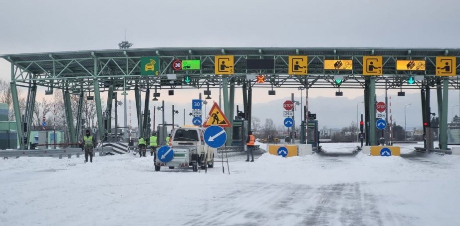 Дорожные службы Хабаровского края продолжают ликвидацию последствий снежного циклона4