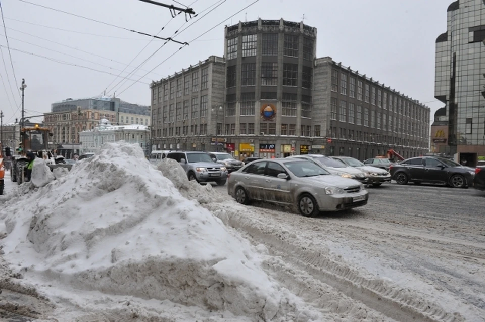 Емкости с песко-соляной смесью появились на дорогах Хабаровска0