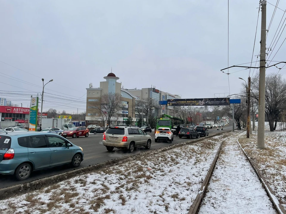 Хабаровск больше часа стоит в пробках из-за массовой аварии0