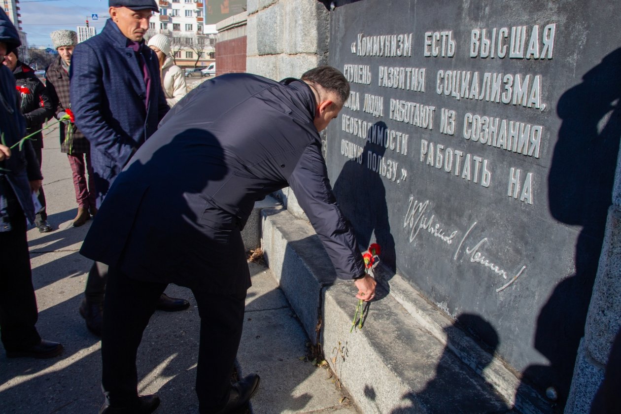 Хабаровские коммунисты отметили годовщину Великой Октябрьской социалистической революции9