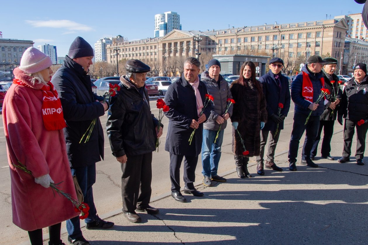 Хабаровские коммунисты отметили годовщину Великой Октябрьской социалистической революции6