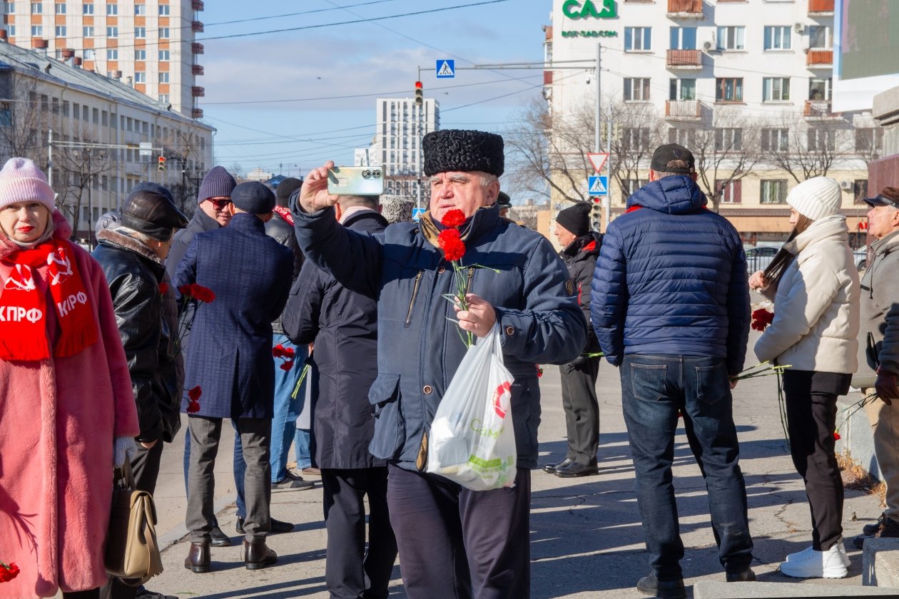 Хабаровские коммунисты отметили годовщину Великой Октябрьской социалистической революции5