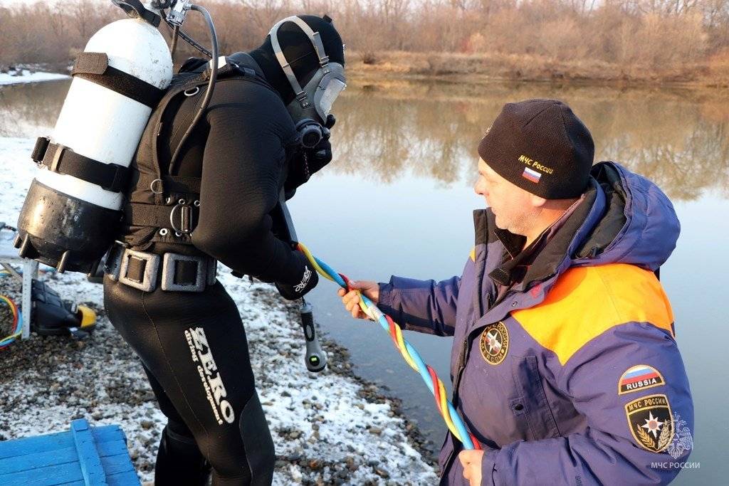 Мутная вода и скрытые опасности: водолазы Хабаровского края готовятся к зимним вызовам3