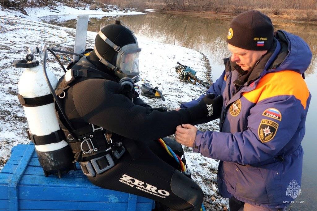 Мутная вода и скрытые опасности: водолазы Хабаровского края готовятся к зимним вызовам4