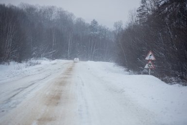 Очистка улиц от снега продолжается в Хабаровске3