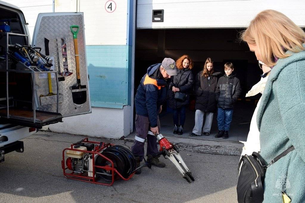 Осенние каникулы с героями: гимназисты Хабаровского края погрузились в профессию спасателя3