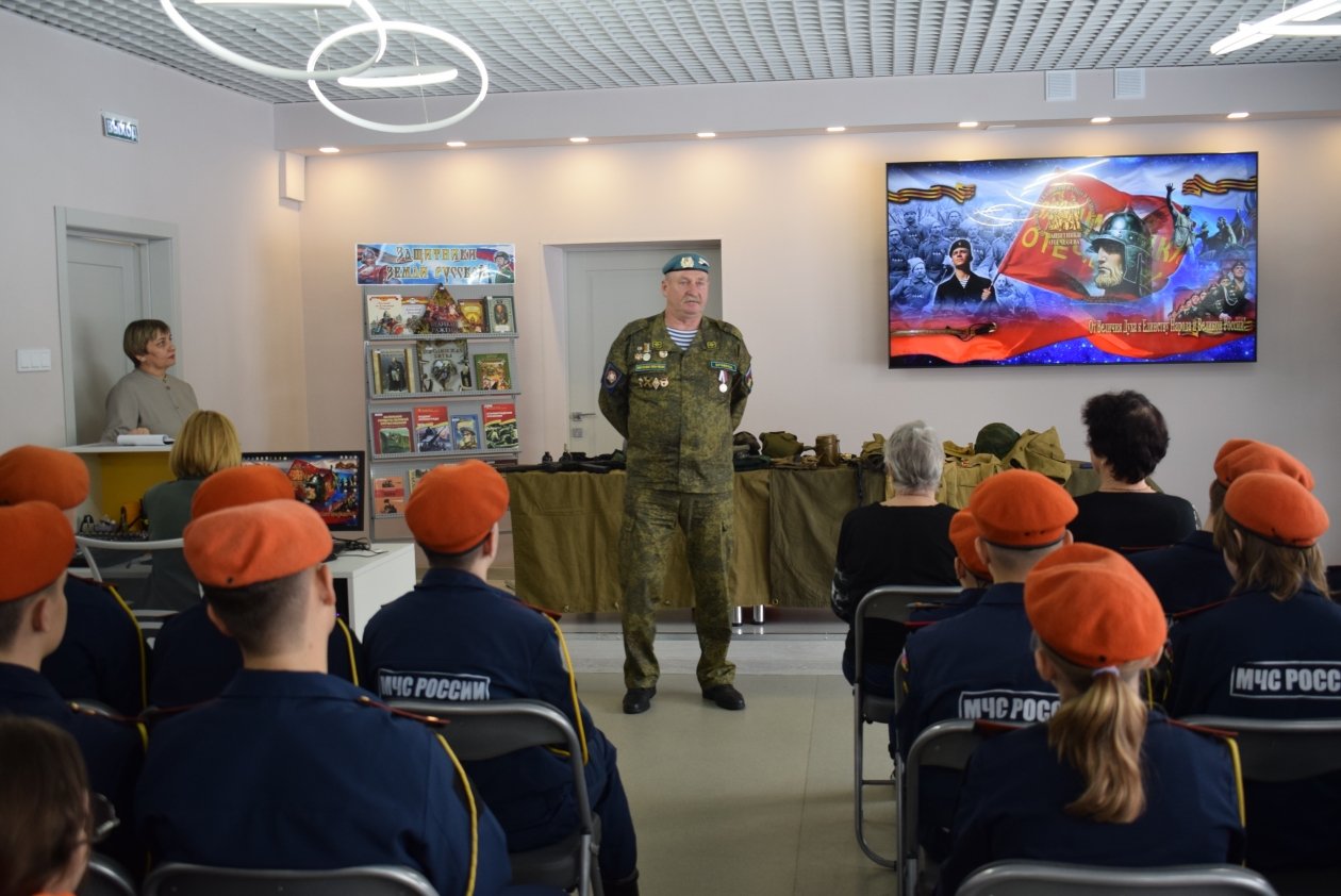 С родителями героев встретились хабаровские школьники в преддверии Дня Героев Отечества10