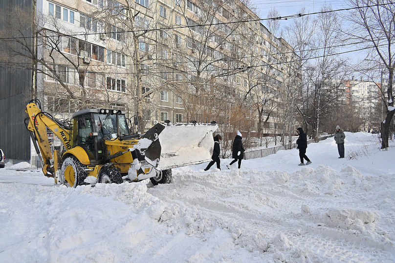 Сергей Кравчук поручил коммунальщикам ликвидировать последствия циклона в дворах1